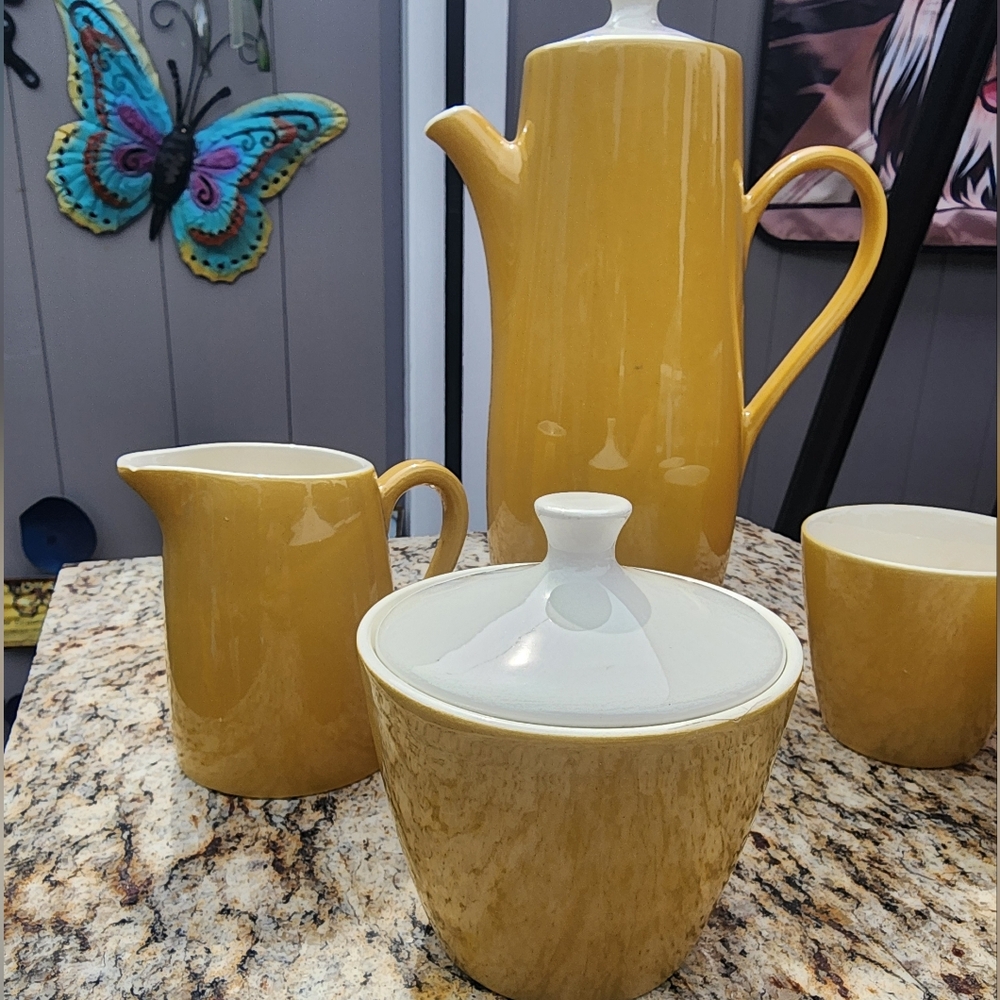Sheffield Ironstone 70s Yellow Coffee Tea Pot W/ Creamer Cup, Sugar Bowl, & Cups - Picture 3 of 13